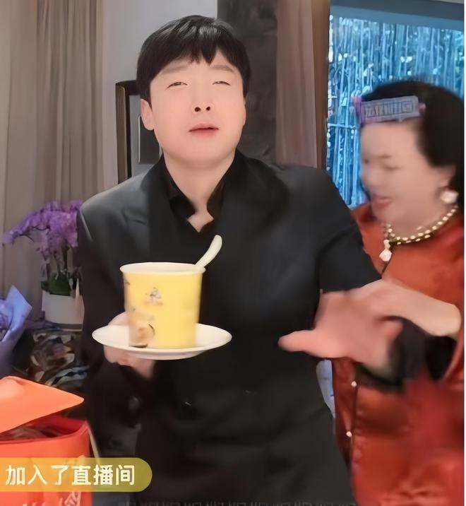 “兰姐”清奇脑回路：借助“封禁事件”这波