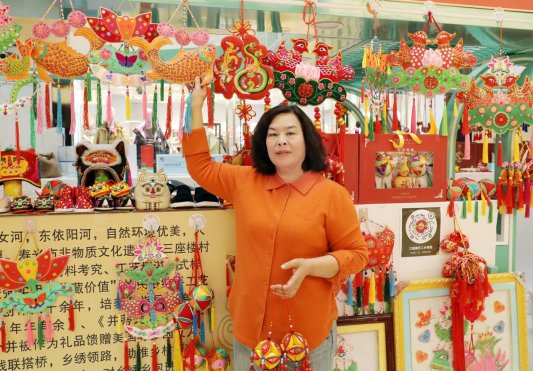 2025好网民·在山东隋桂云：非遗乡绣与电商直播的创新融合助力乡村振兴(图2)