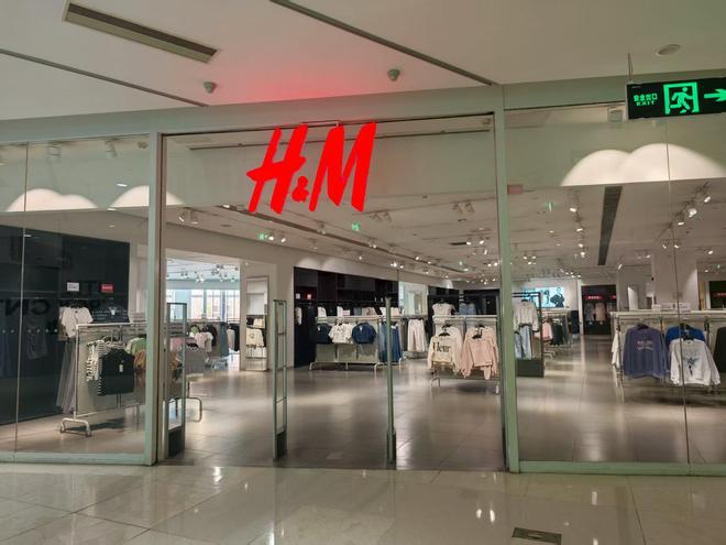 又有两家门店开启“清仓甩卖”模式！HM长沙再收缩回应来了(图2)
