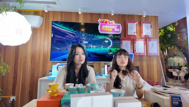 直播间里来了新主播！坪地年轻干部直播带货助力坪地优品出圈