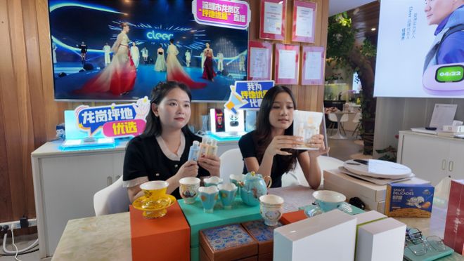 直播间里来了新主播！坪地年轻干部直播带货助力坪地优品出圈(图2)