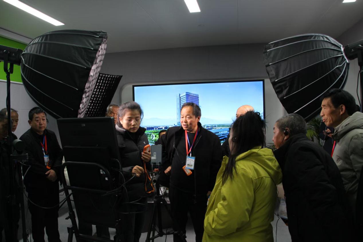 云端育新农指尖拓富路——黄陵农广校直播实