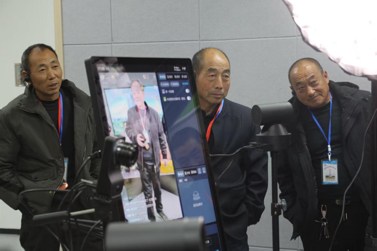 云端育新农指尖拓富路——黄陵农广校直播实训赋能农品上行(图2)