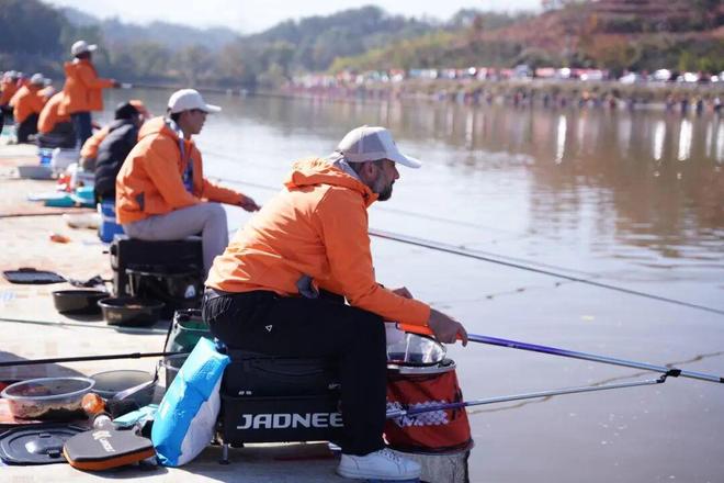 KAIYUN入口：没有一个钓鱼佬能空手走出直播间(图7)