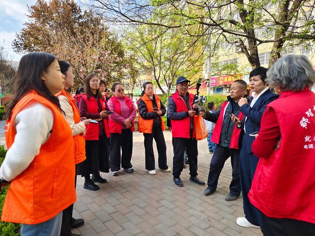 家门口就业“拍”出精彩——扶风县城关街道南大街社区举办SYB-短剪辑与抖音直播技能提升培训(图3)