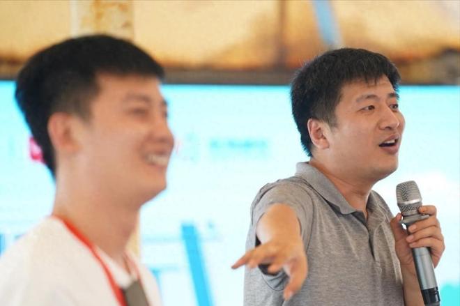 太意外！张雪峰去世半个月公司传来两大好消息他在天上放心了(图2)